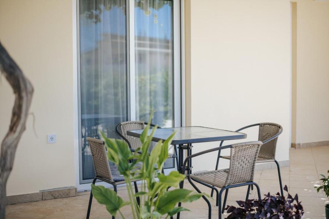 Olive Garden Apartment Bar Exterior photo